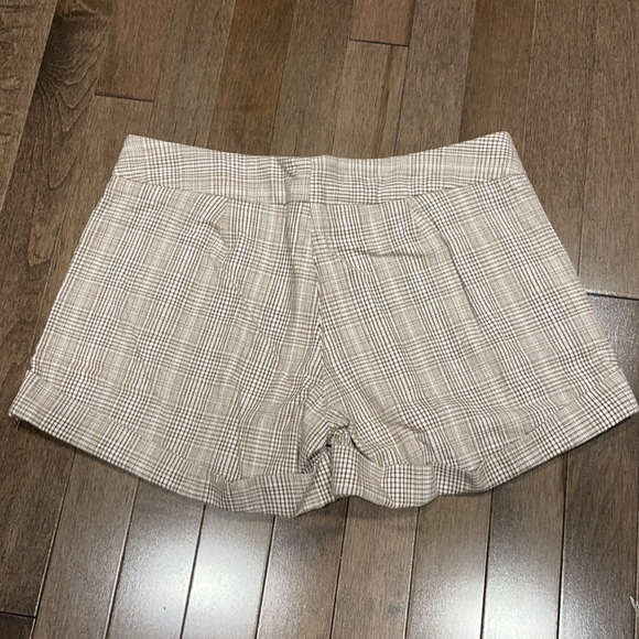 Lipstick brand shorts - Picture 3 of 3